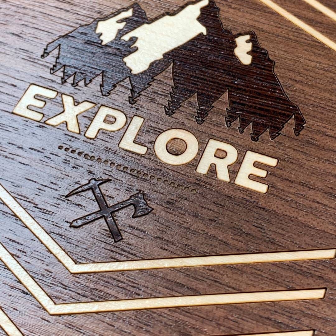 Zoomed in detailed shot of the Explore Case featuring a Wenge and Maple Mountain Range inlay on a Walnut Wood backer