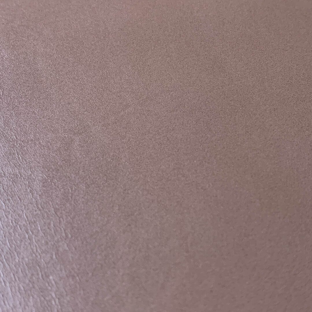 Zoomed in detail shot of the grain on the Slate leather phone case by Keyway