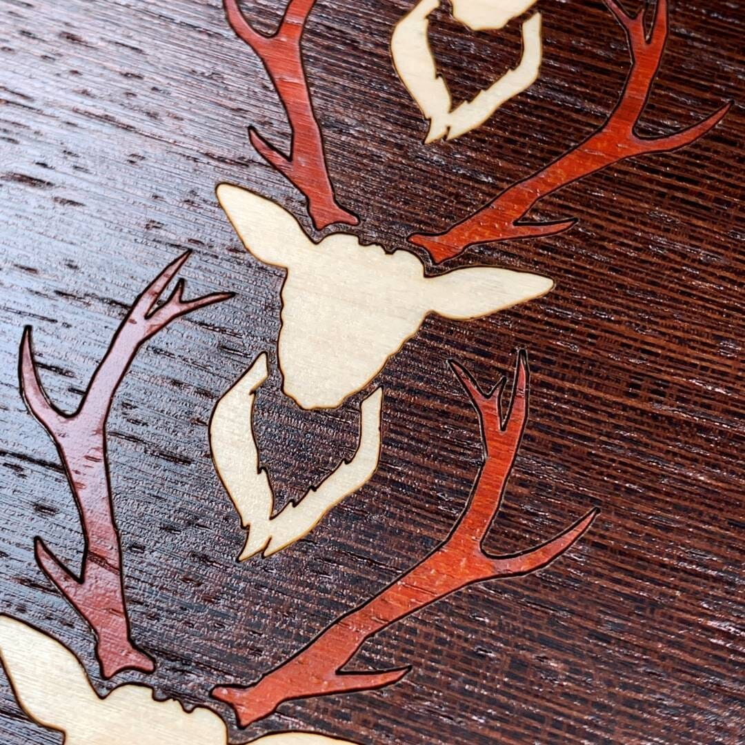 Zoomed in detailed shot of the Stag Case featuring a Maple & Padauk Deer Inlay on a Wenge Wood backer