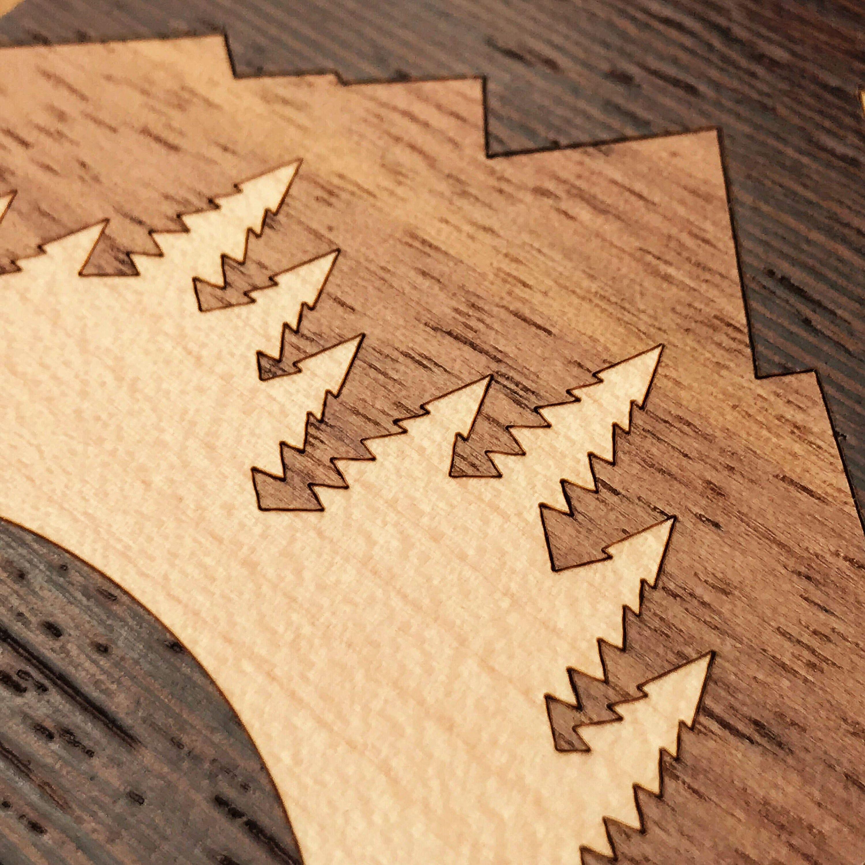 Zoomed in detailed shot of the Woodland Case featuring a Wenge, Maple, and Walnut Wood backer