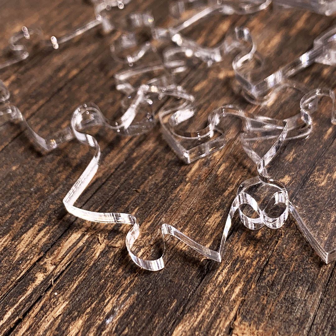 Zoomed in photo of the high quality laser cut edges on the 100 piece acrylic Impossible Puzzle
