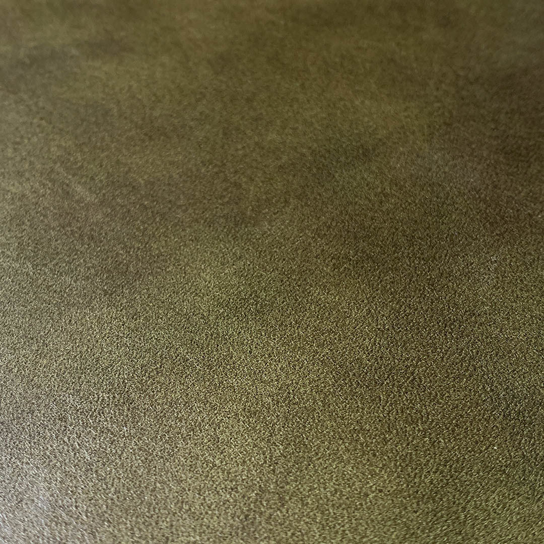 Zoomed detail shot of the grain on the Olive leather phone case by Keyway