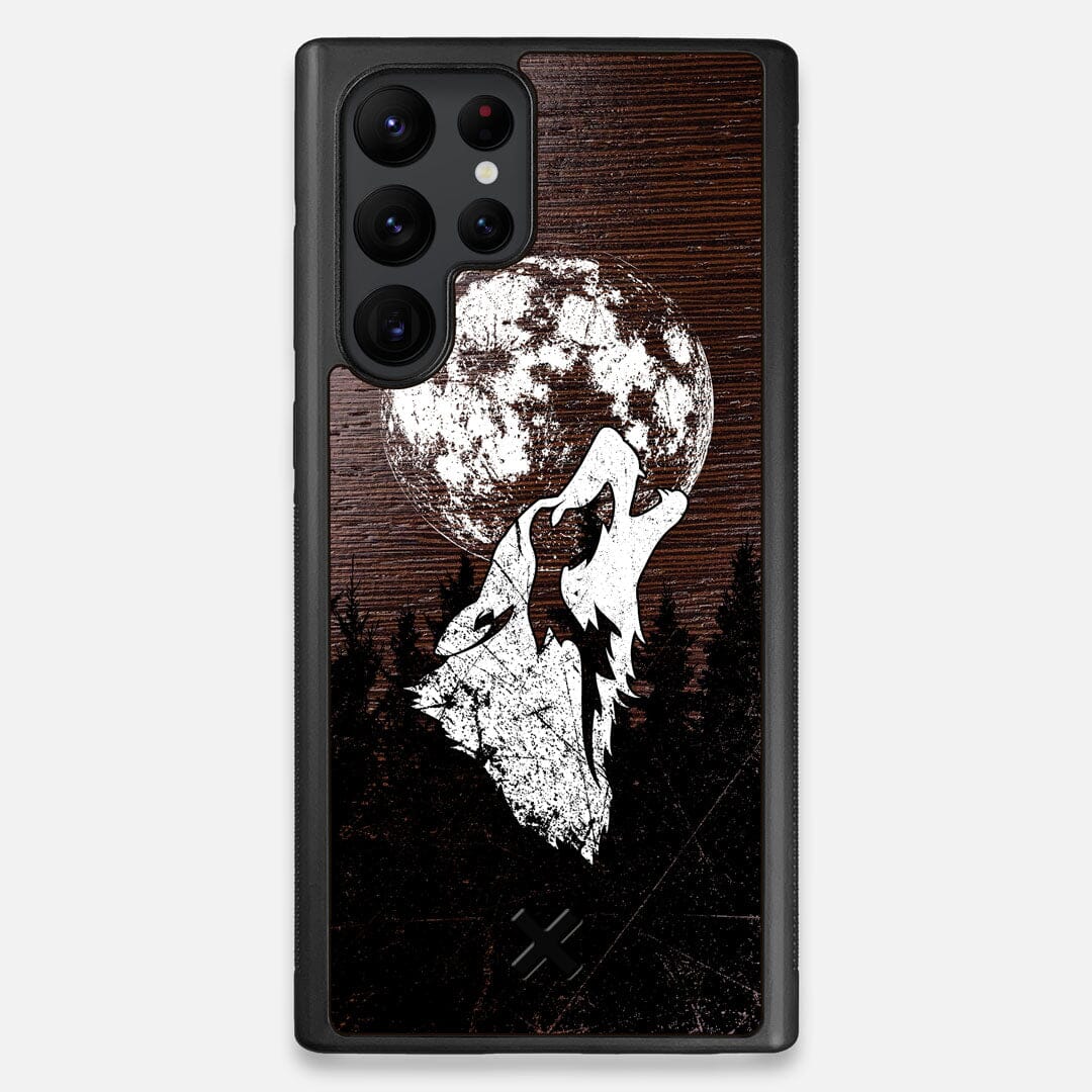 Front view of the high-contrast howling wolf on a full moon printed on a Wenge Wood Galaxy S22 Ultra Case by Keyway Designs