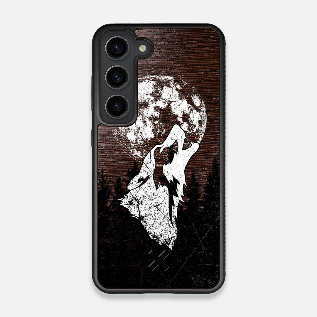 Front view of the high-contrast howling wolf on a full moon printed on a Wenge Wood Galaxy S23 Case by Keyway Designs